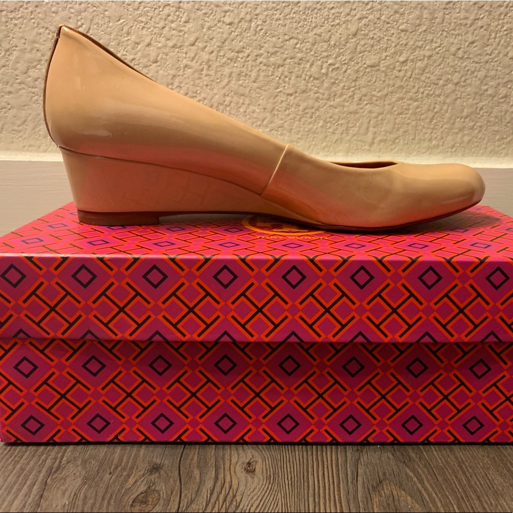 Tory Burch Sophie Patent Leather Size 9 Nude Heels